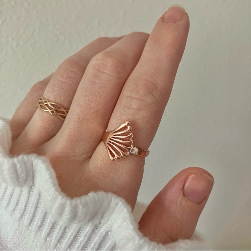 Boutique “Cali” Rosegold Shell Ring 8.5 Classic Elegant Beachy Minimal Femme